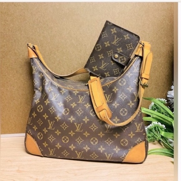 Louis Vuitton Handbags - ✅AUTHENTIC LARGE SHOULDER BAG LOUIS VUITTON